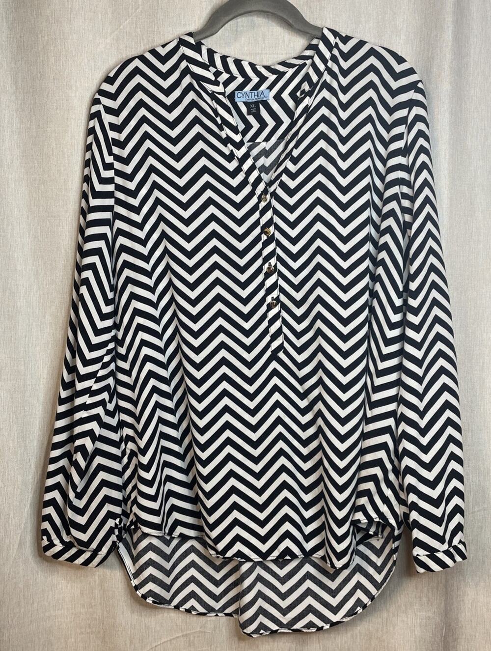 Cynthia Rowley V-neck Chevron Blouse Size XL/Rayon/Gold Button/Black & White
